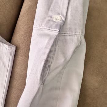 Siyah Pantolonun Yoğun Renk Vermesi Ve Mağduriyetimin Giderilmemesi