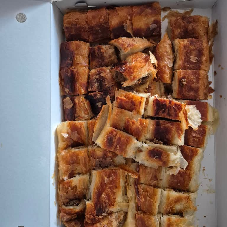 Yanmış Börek Teslimatı Ve Müşteri Hizmetlerinden Dönüş Alamadım