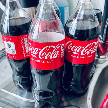 Aldığım Kola Paketi Patladı, Dolabım Zarar Gördü