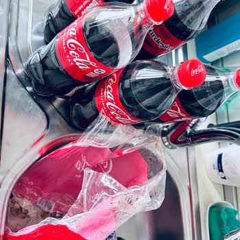 Aldığım Kola Paketi Patladı, Dolabım Zarar Gördü