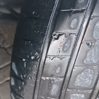 Kiraladığım Aracın Yıpranmış Lastikleri Yüzünden Maddi Ve Manevi Mağduriyet Yaşadım