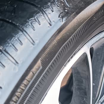 Kiraladığım Aracın Yıpranmış Lastikleri Yüzünden Maddi Ve Manevi Mağduriyet Yaşadım