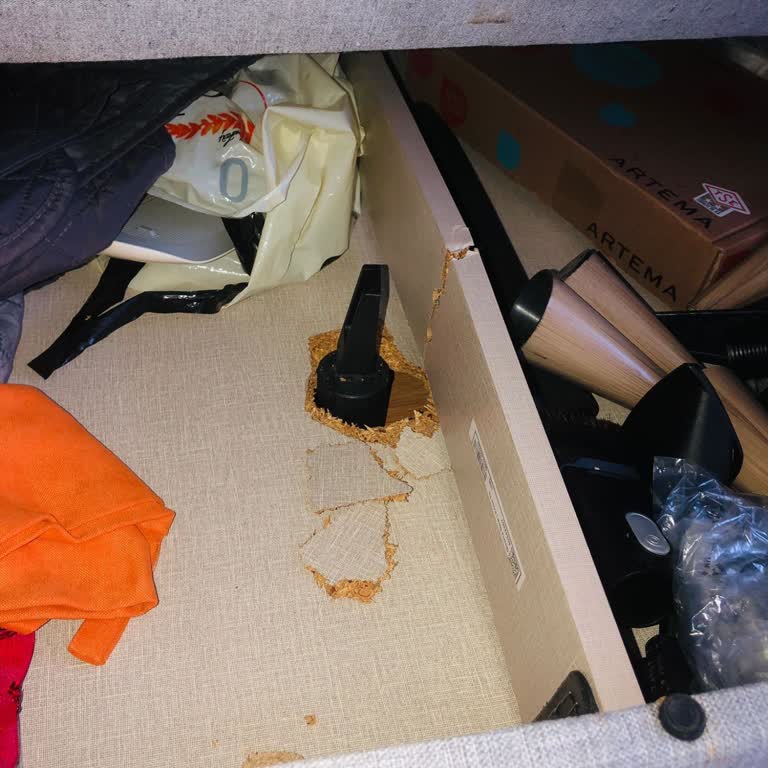 Girona L Koltukta Ayak Kırılması Ve Kumaşta Aşırı Leke Sorunu Mağduriyeti