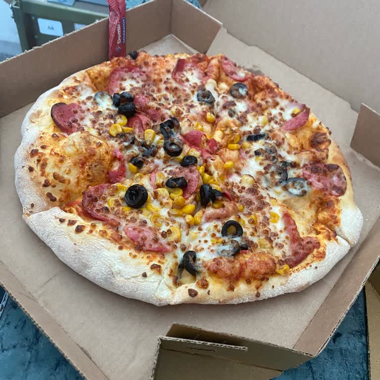 Domino's Şerifali Şubesinde Tekrarlayan Sarımsak Kenar Eksikliği Mağduriyet Yaratıyor