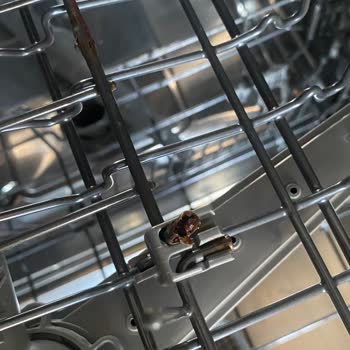 Vestel BM 401 X Bulaşık Makinesi Çekmecelerinde Kısa Sürede Paslanma Ve Kırıklar Oluştu