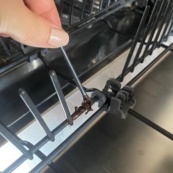 Vestel BM 401 X Bulaşık Makinesi Çekmecelerinde Kısa Sürede Paslanma Ve Kırıklar Oluştu