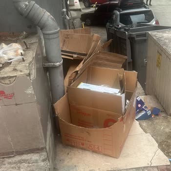 A101 Mağaza Karton Atıklarının İş Yerimin Yanına Bırakılması ve Temizlik Sorunu