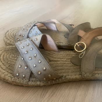 Deichmann 10 Günde Deforme Olan Sandalet Ve Mağaza İlgisizliği