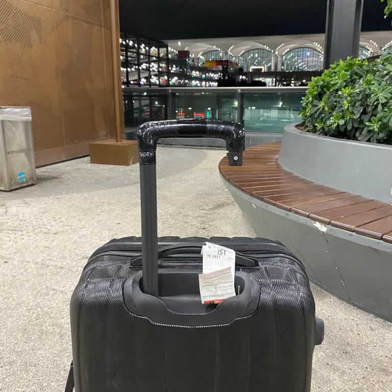 Uçuş Sonrası Hasarlı Bagaj Ve Olumsuz Müşteri Hizmetleri Deneyimi