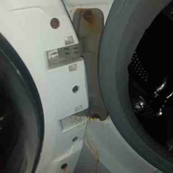 Hoover Çamaşır Makinesinde Bir Yıl Dolmadan Paslanma Sorunu Yaşadım
