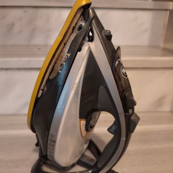 Tefal Ütüde Kullanım Sırasında Yanma Ve Duman Sorunu