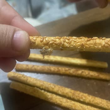 Eti Susamlı Çubukta Taze Üründe Kurtlanma Şoku Yaşadım