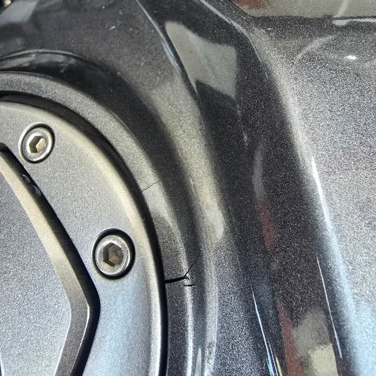 Ekuralkan Bajaj Pulsar RS200'de Kronik Depo Çatlağı Mağduriyeti