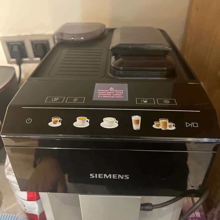 Siemens EQ500 Kahve Makinesi Kilitlendi, Açılmıyor Ve Çözüm Bekliyorum