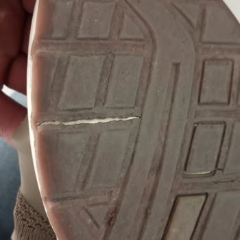 FLO’dan Alınan Ayakkabıda Kısa Sürede Taban Sorunu ve Olumsuz Müşteri Hizmeti