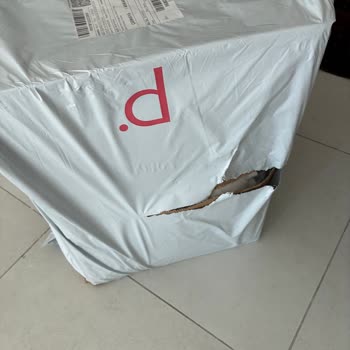 Parçalanmış Kargo Kutusu Ve Güvenlik Endişesi Yaşadım