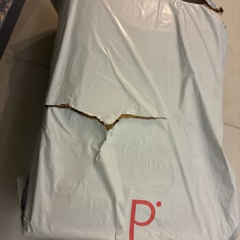 Parçalanmış Kargo Kutusu Ve Güvenlik Endişesi Yaşadım