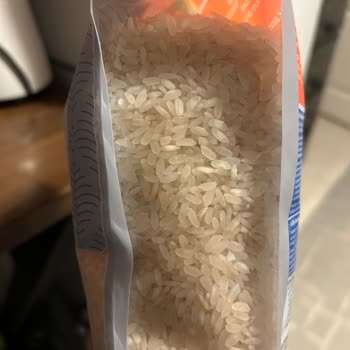 Migros'tan Aldığım Pirinçte Canlı Böcekler Çıktı, Ücret İadesi Bekliyorum