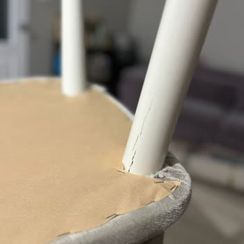 Kelebek Mobilya Sandalyelerde Boya Soyulması Ve Aylarca Çözüm Bekleyişi