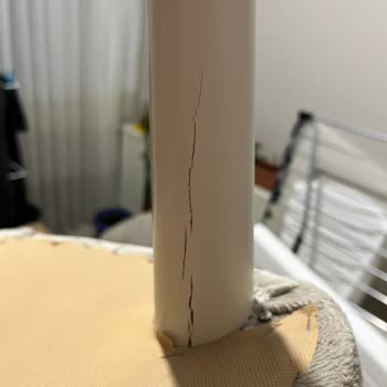 Kelebek Mobilya Sandalyelerde Boya Soyulması Ve Aylarca Çözüm Bekleyişi