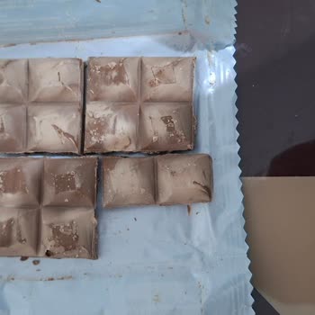 Bozuk Ve Rengi Değişmiş Çikolata Satışı: Gıda Güvenliği Endişesi