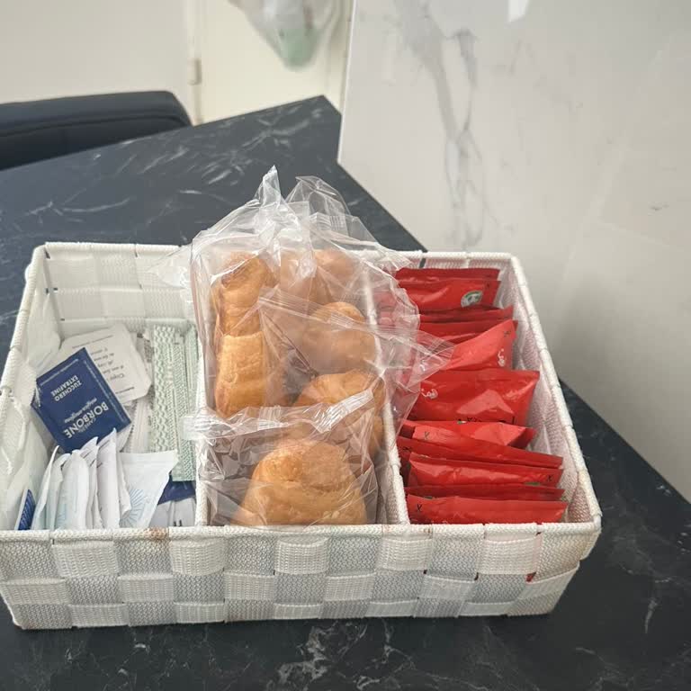 Kahvaltı Dahil Denip Sadece 7 Kruvasan Sunulması Ve Ekstra Masraf