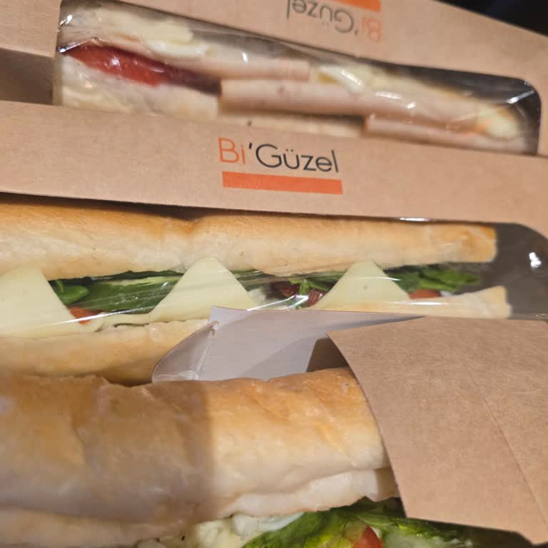 Bayat Sandviç Ve Personel Tavrı Rahatsız Etti