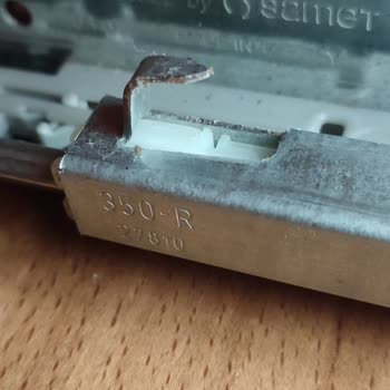 Çekmece Rayı Tırnağı Kırıldı, Yedek Parça Temin Edilemiyor