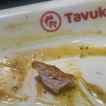 Doğum Günü Yemeğinde Kanlı Tavuk Ve Soğuk Makarna Hayal Kırıklığı