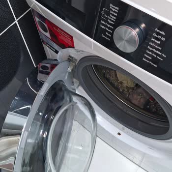 Çamaşır Makinesi Kapak İçinde Küflenme Ve Servis Çözüm Eksikliği