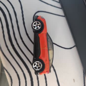 Yeni Alınan Matchbox Citroen EC4 Model Arabada Arka Tekerlek Ve Kapak Sorunu