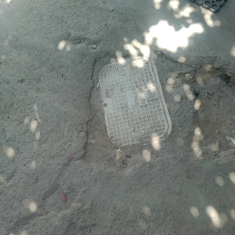 Doğalgaz Vana Kapağı Çukuru Hem Tehlikeli Hem De 3 Yıldır Çözülmüyor