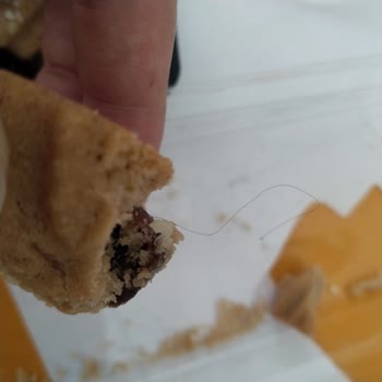 BİM Aşhane Hurmalı Kömbeden Kıl Çıktı