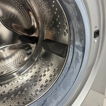 Yeni Alınan Çamaşır Makinesinde Leke Ve Yağ Kalıntısı Sorunu