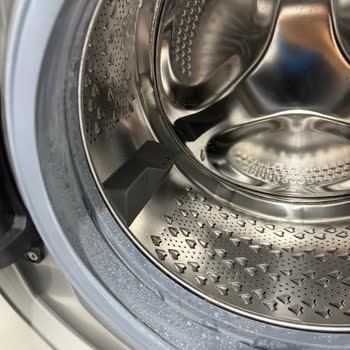 Yeni Alınan Çamaşır Makinesinde Leke Ve Yağ Kalıntısı Sorunu