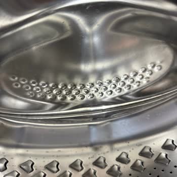 Yeni Alınan Çamaşır Makinesinde Leke Ve Yağ Kalıntısı Sorunu