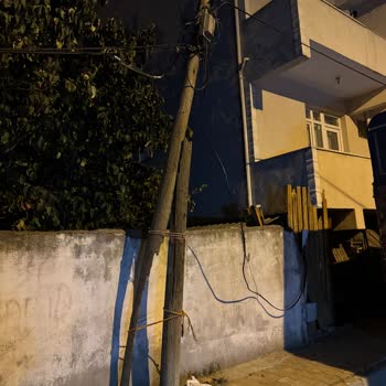 Sultanbeyli'de Kırık Sokak Direği Tehlikesi Ve İlgisizlik