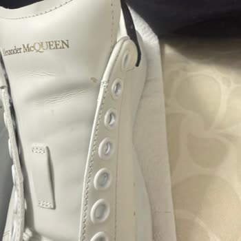 Garanti Kapsamındaki McQueen Ayakkabıda Deri Kusuru Ve Çözüm Eksikliği