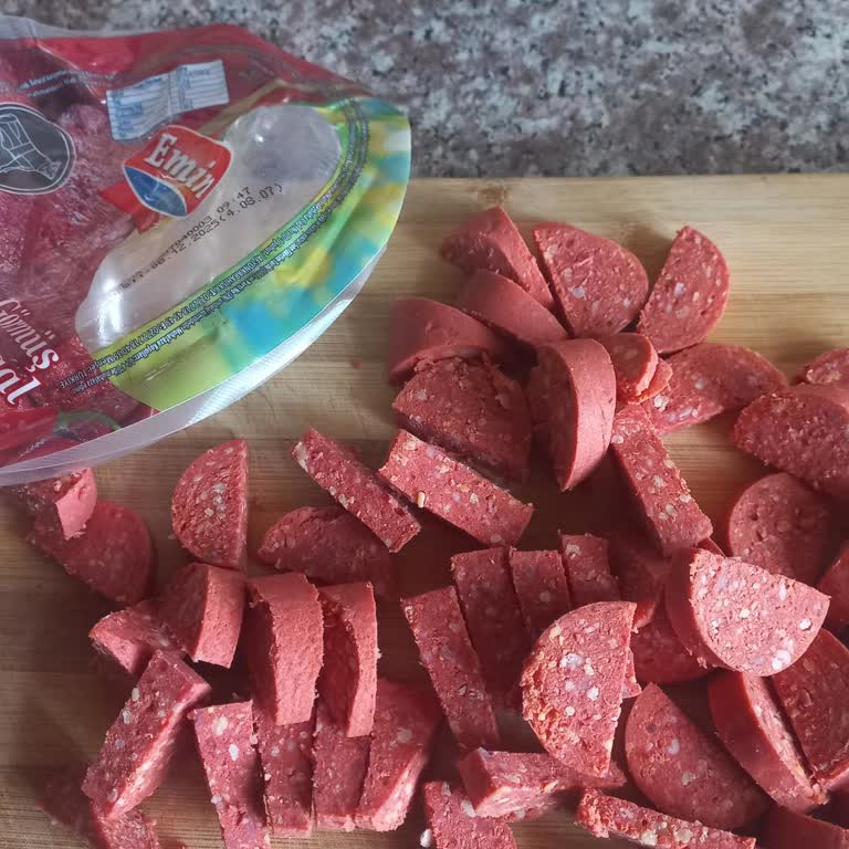 BİM’den Alınan Sucuklarda Ekşi Koku Ve Yanıltıcı Tat Deneyimi