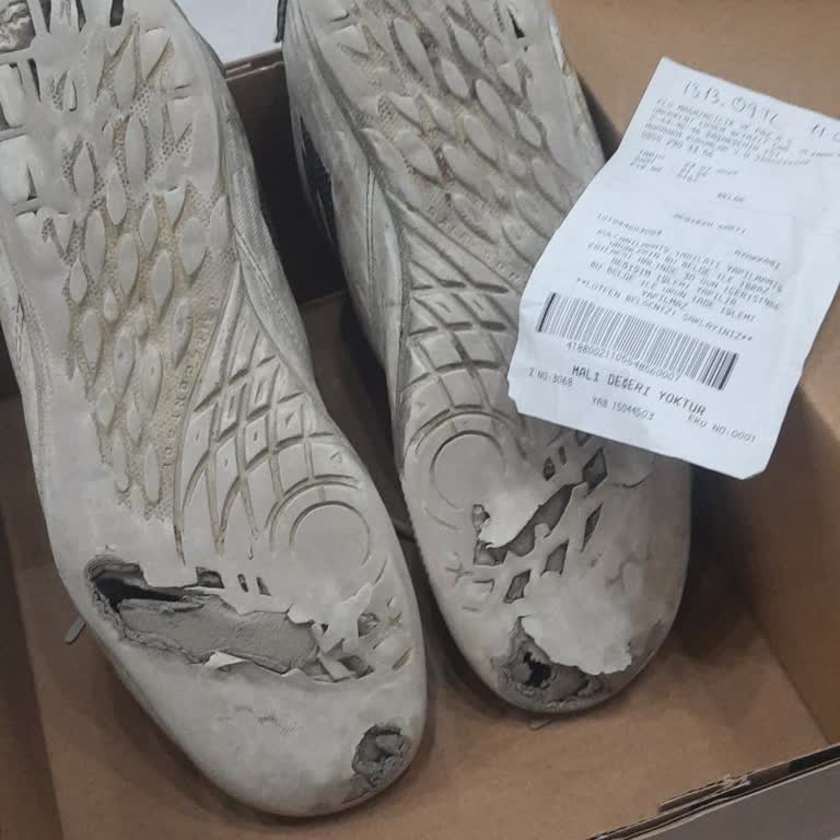 Детские кроссовки Lotto — быстро износились, отказ в возврате