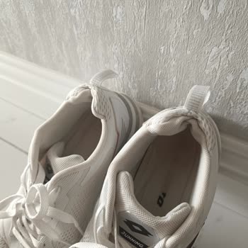 Lotto: внутренняя подкладка кроссовок просела, гарантия не помогла