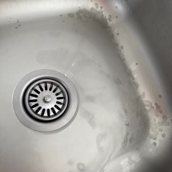 Porçöz Sıvı Kireç Sökücü Evyemde Kalıcı Lekeler Oluşturdu, Çözüm Bekliyorum