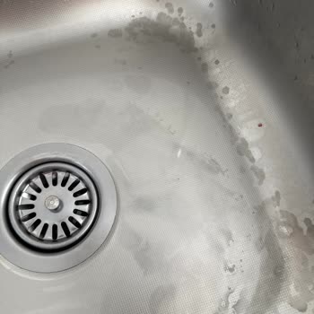 Porçöz Sıvı Kireç Sökücü Evyemde Kalıcı Lekeler Oluşturdu, Çözüm Bekliyorum