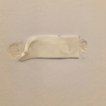 Bauhaus'tan Alınan Bant Duvarı Mahvetti Tabloyu Bile Taşıyamadı