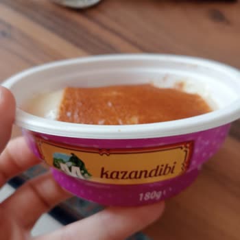Kazandibi Tatlısında Hijyen Skandalı: Kıl Çıktı!