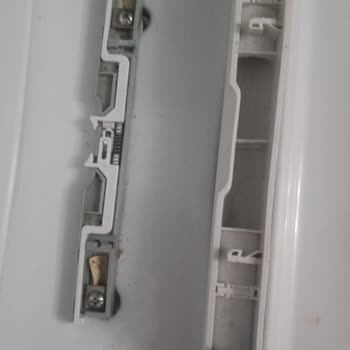 Turkuaz Klozet Kapağı Menteşesi Kırıldı, Yedek Parça Bulunamıyor