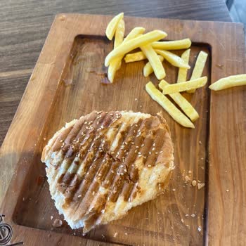 310 TL Hamburgerde Köfte Yerine İnce Sucuk Ve Yetersiz Malzeme