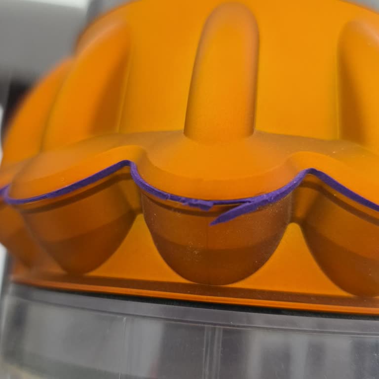 Dyson V15 Mor Lastik Sorunu Performansı Olumsuz Etkiliyor, Garanti Kapsamı Dışı Kaldı