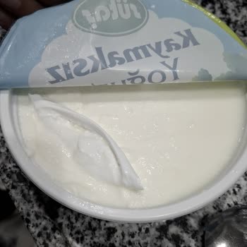 Sütaş Yoğurtta Sert Plastik Parça Çıkması Ve Güven Kaybı