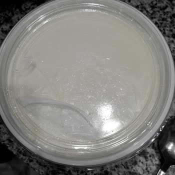 Sütaş Yoğurtta Sert Plastik Parça Çıkması Ve Güven Kaybı